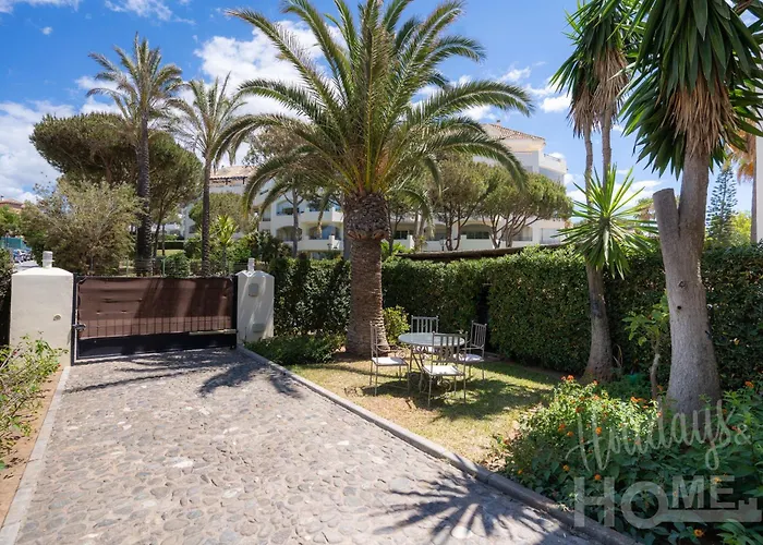 Neptuno II Beachfront Elviria,Sea Views,Lovely Terrace And Pool